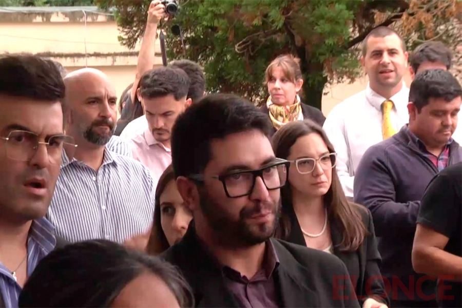 Tras una asamblea, trabajadores del Iosper marcharon a Casa de Gobierno