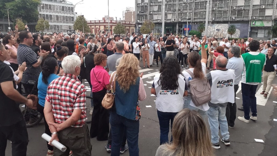 La Intersindical volver&aacute; a concentrarse este viernes en la sede de Iosper en Paran&aacute;