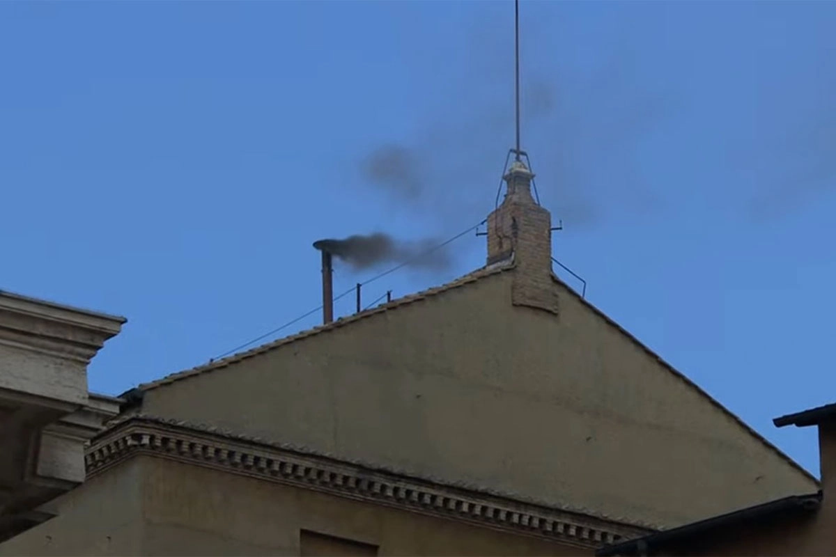 Segunda fumata negra en el cónclave papal Segunda fumata negra en el cónclave papal