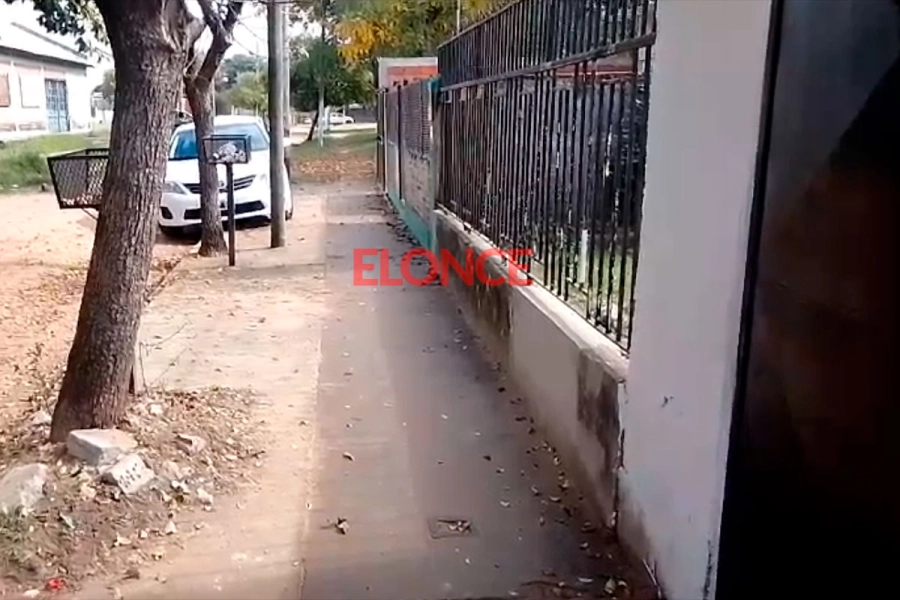 Investigan a policías por equivocarse de vivienda al realizar un allanamiento.