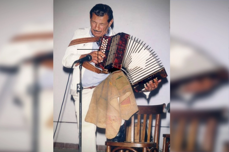 En conmemoraci&oacute;n al acordeonista Abelardo Dimotta.