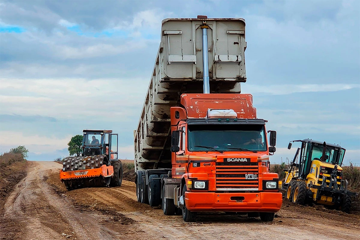 Iniciaron las obras de reposición de ripio Iniciaron las obras de reposición de ripio