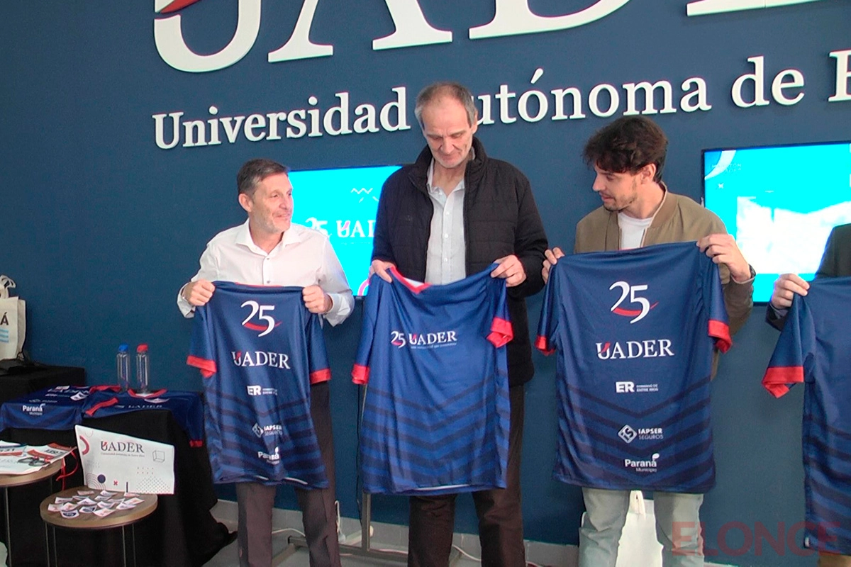 Presentaron la camiseta de la maratón de UADER Presentaron la camiseta de la maratón de UADER