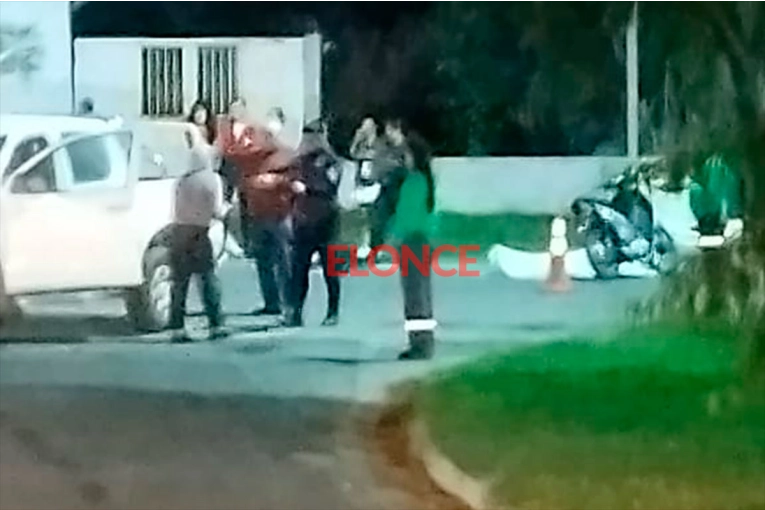 Fatal choque en Paraná: murió motociclista tras impactar contra una camioneta