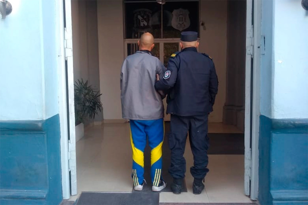Intentó agredir a una mujer con un caño Intentó agredir a una mujer con un caño