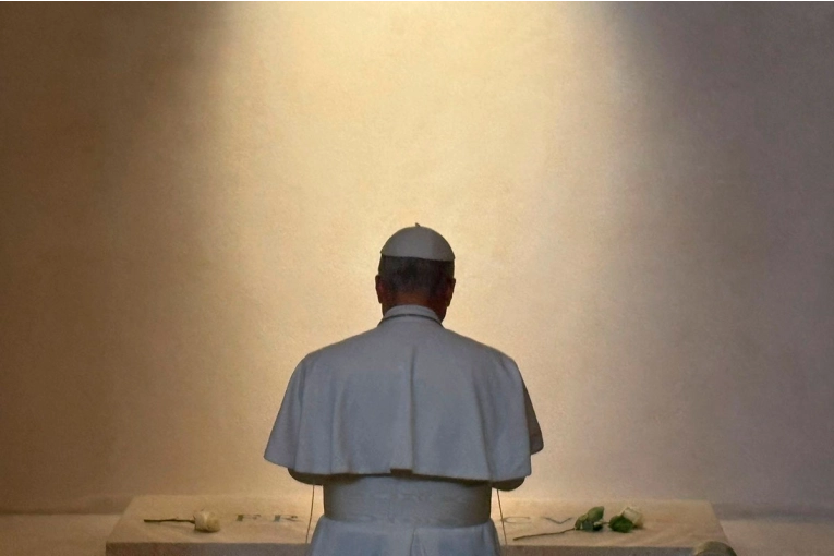 Papa León XIV rindió homenaje al Papa Francisco en la Basílica de Santa María la Mayor