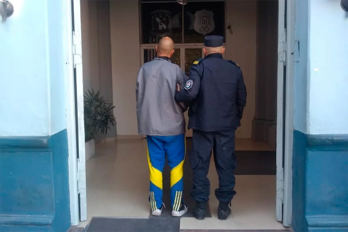 Intentó agredir a una mujer con un caño