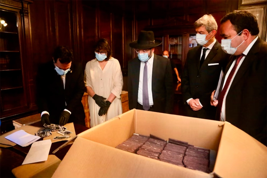 El director Ejecutivo del Museo del Holocausto de Buenos Aires, Jonathan Karszenbaum, la investigadora del Museo del Holocausto de Buenos Aires, Profesora Marcia Ras, el Gran Rabino de la Asociación Mutual Israelita Argentina, Eliahu Hamra, el presidente de la Corte Suprema Horacio Rosatti y el director del Centro de Asistencia Judicial Federal (CAJF), Pablo Lamounan.