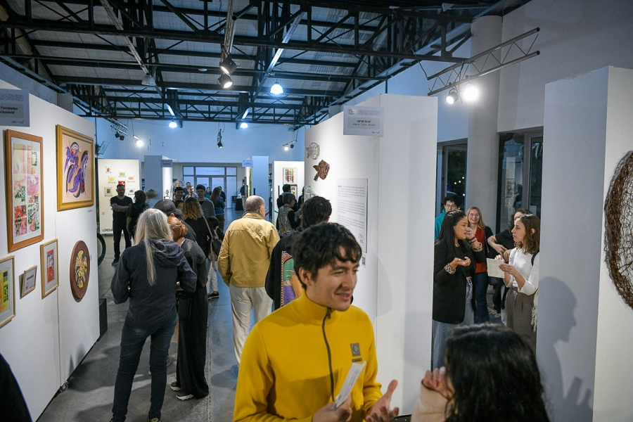 Feria de Arte en Sala Mayo (foto Municipalidad de Paraná)