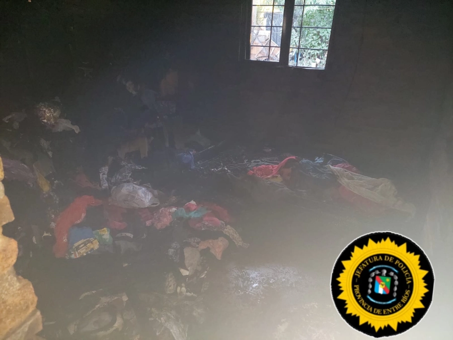 Así quedó la vivienda incendiada en Villaguay (foto Policía de Entre Ríos)