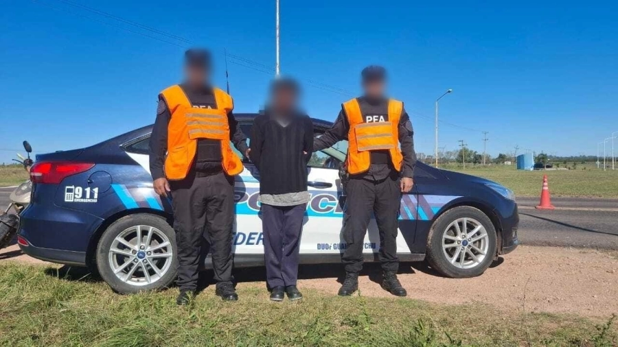 Dos detenidos por portar armas ilegalmente en un control policial (foto PFA)