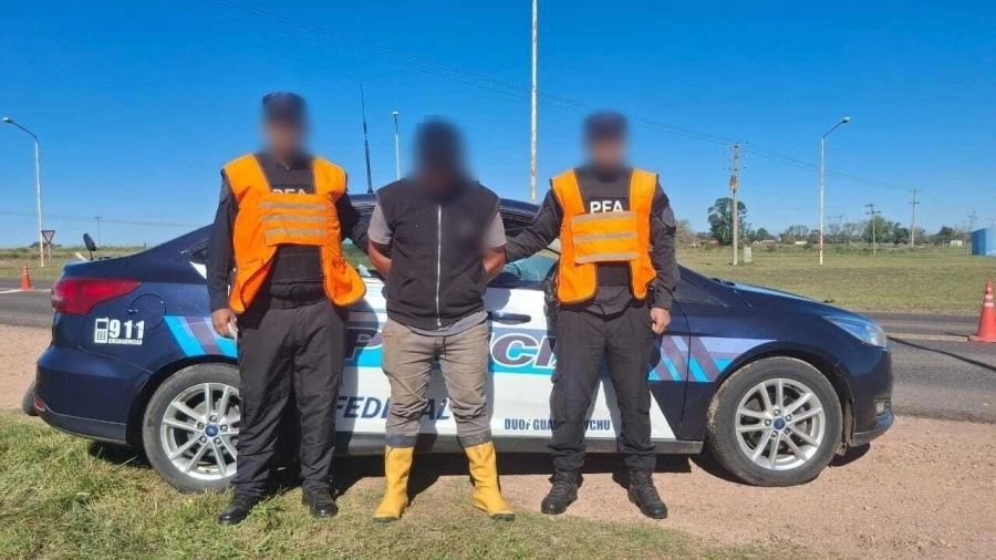 Dos detenidos por portar armas ilegalmente en un control policial (foto PFA)