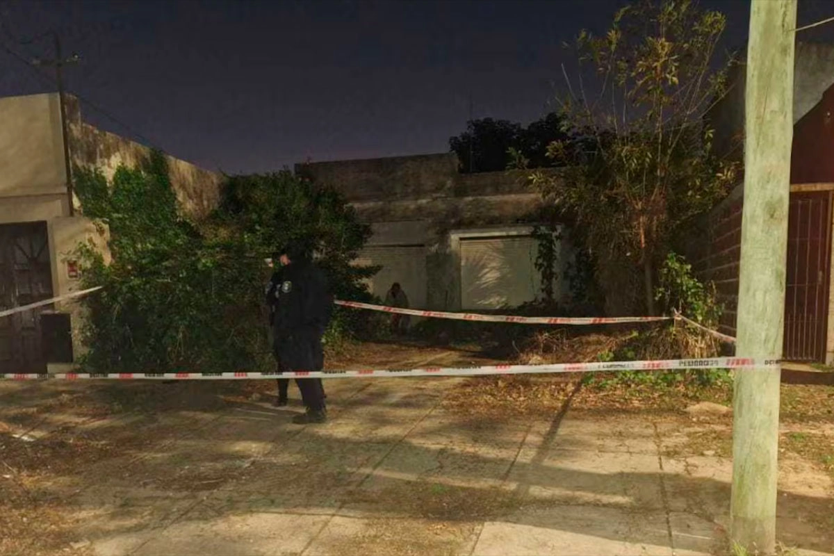 El cuerpo ocurrió en calle 74 entre 20 y 21, en La Plata. El cuerpo ocurrió en calle 74 entre 20 y 21, en La Plata.