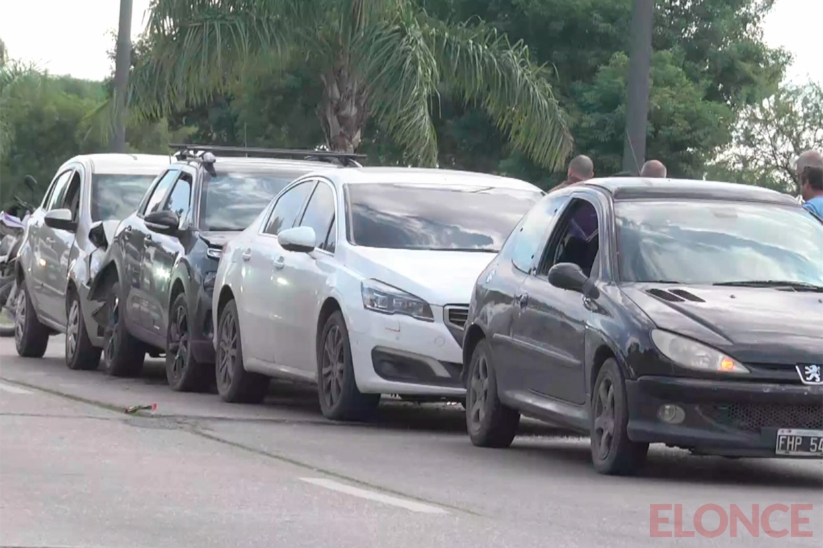 Choque en cadena en Avenida Uranga Choque en cadena en Avenida Uranga