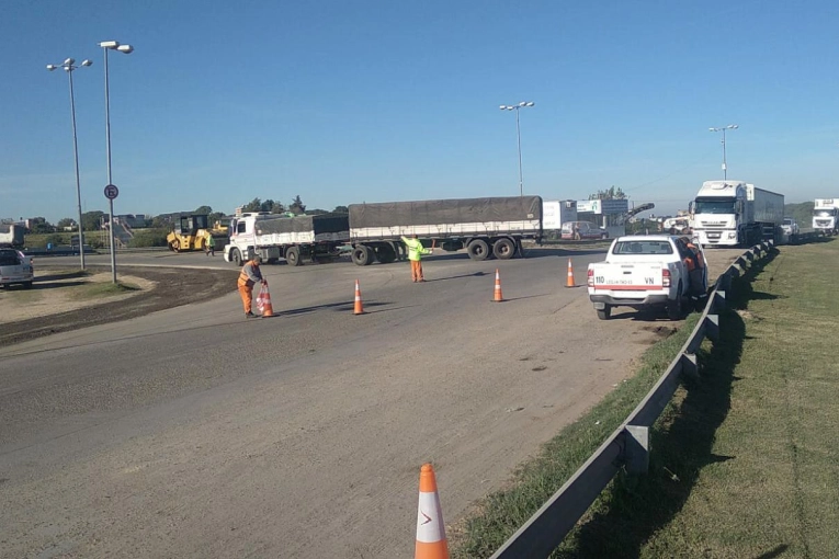 Realizan obras de bacheo sobre ruta nacional 174, a la altura de ...