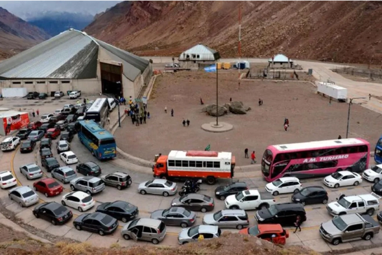 Preocupación en Chile tras los cambios arancelarios en Argentina: temen que sea el fin del "turismo de compras"