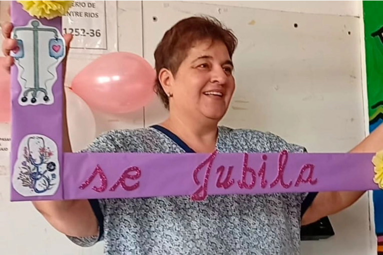 Se jubiló la primera licenciada en Enfermería de Entre Ríos en Paraná: “Has dejado un legado de excelencia”
