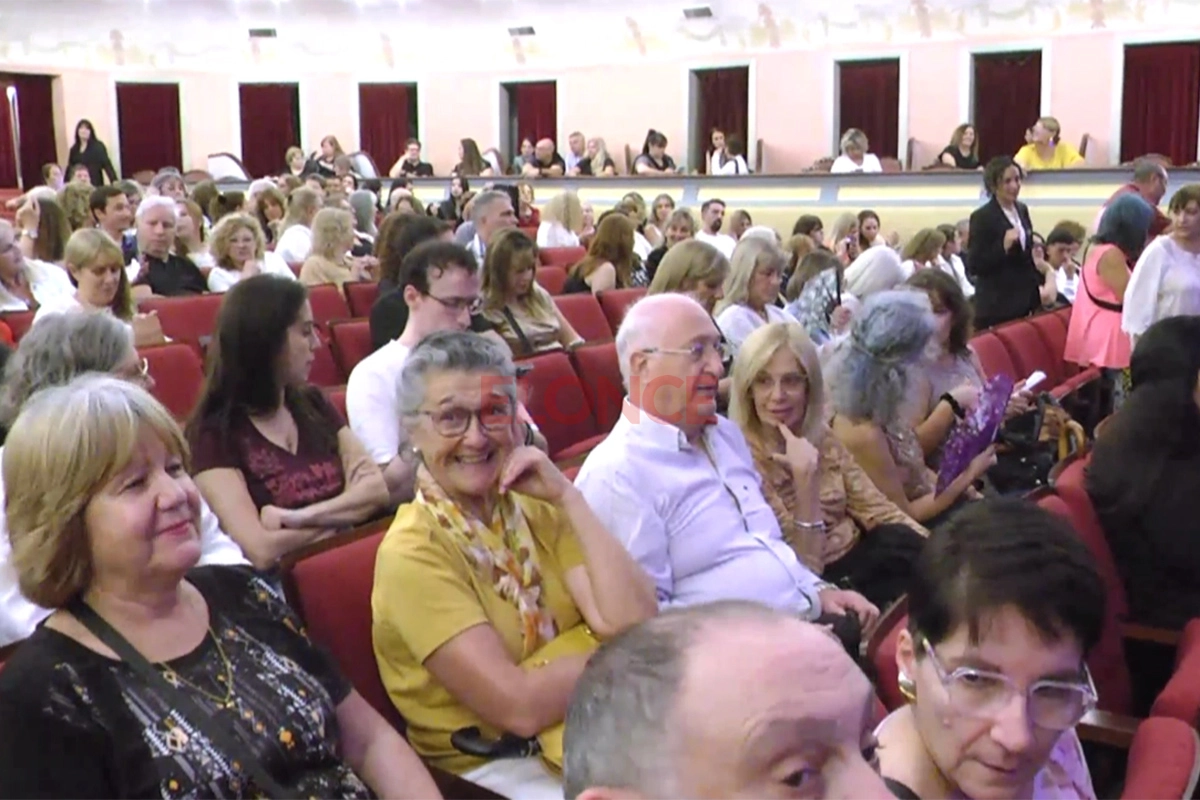 El Teatro colmado de espectadores El Teatro colmado de espectadores