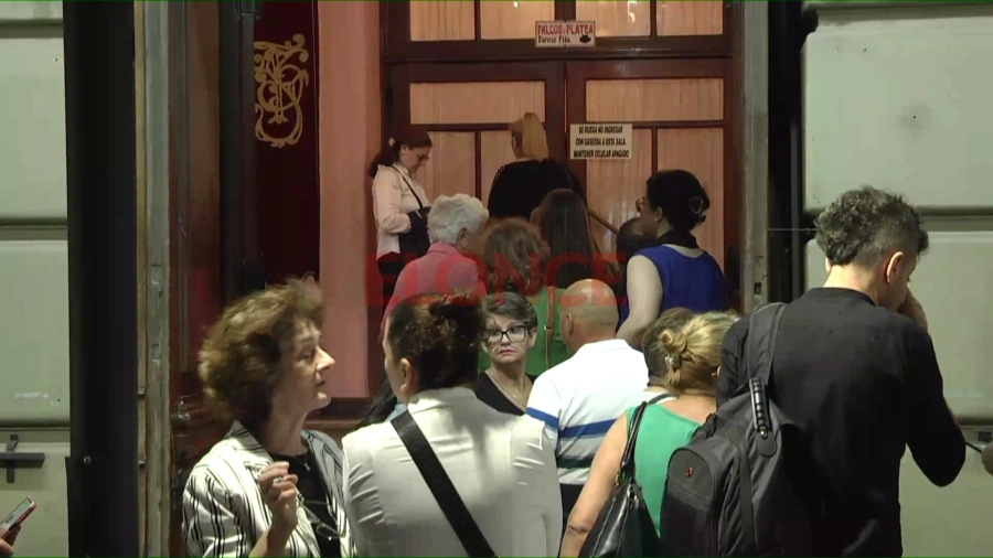 Mucha gente asisti&oacute; a la funci&oacute;n en Paran&aacute;. Foto: Elonce.