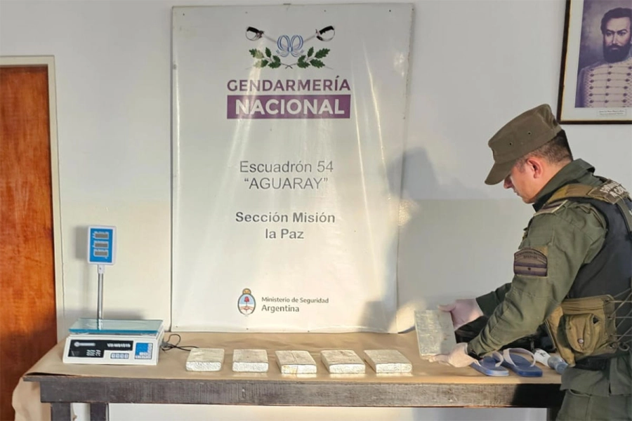 Abandonaron una moto y seis kilos de coca&iacute;na. Gendarmer&iacute;a Nacional
