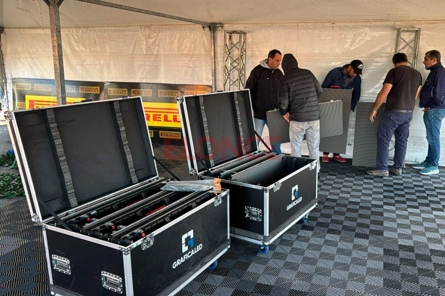 Viento voló el podio y dañó carpas durante competencia en Paraná (foto Miguel Ciaurro)
