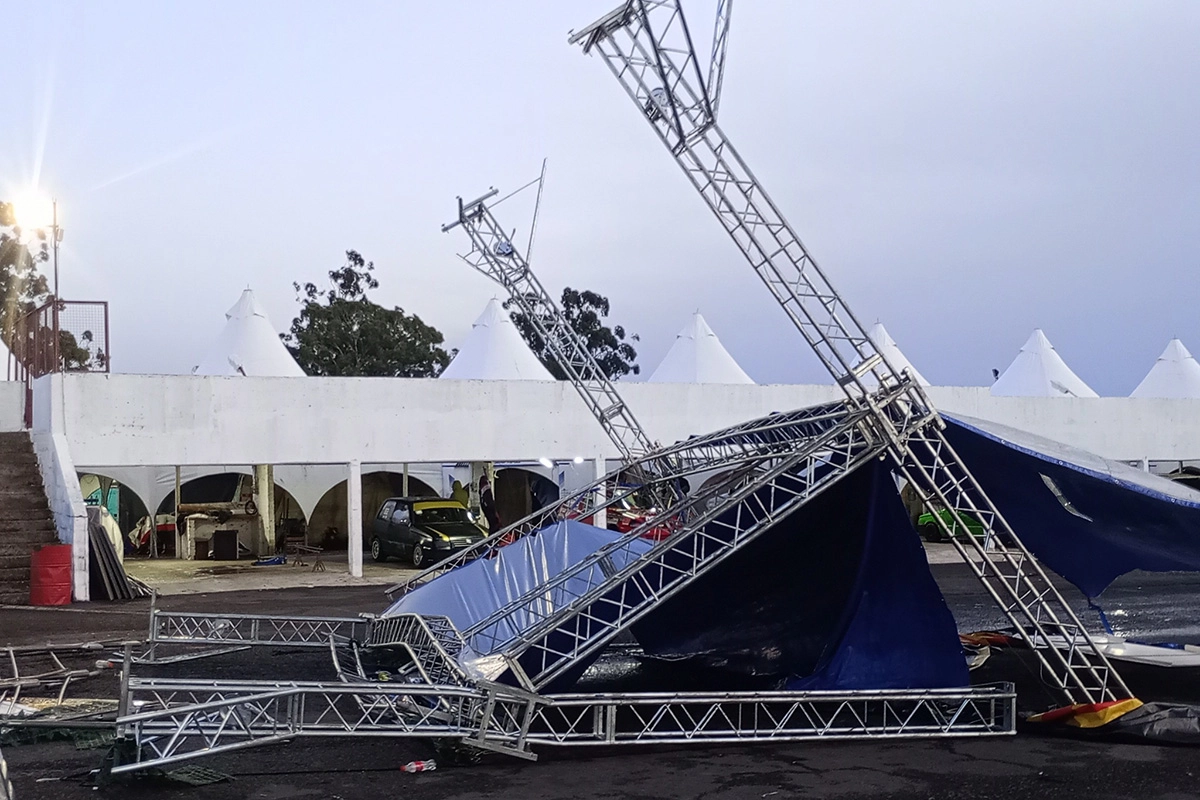 Fuertes ráfagas de viento causaron destrozos en el autódromo de Paraná Fuertes ráfagas de viento causaron destrozos en el autódromo de Paraná