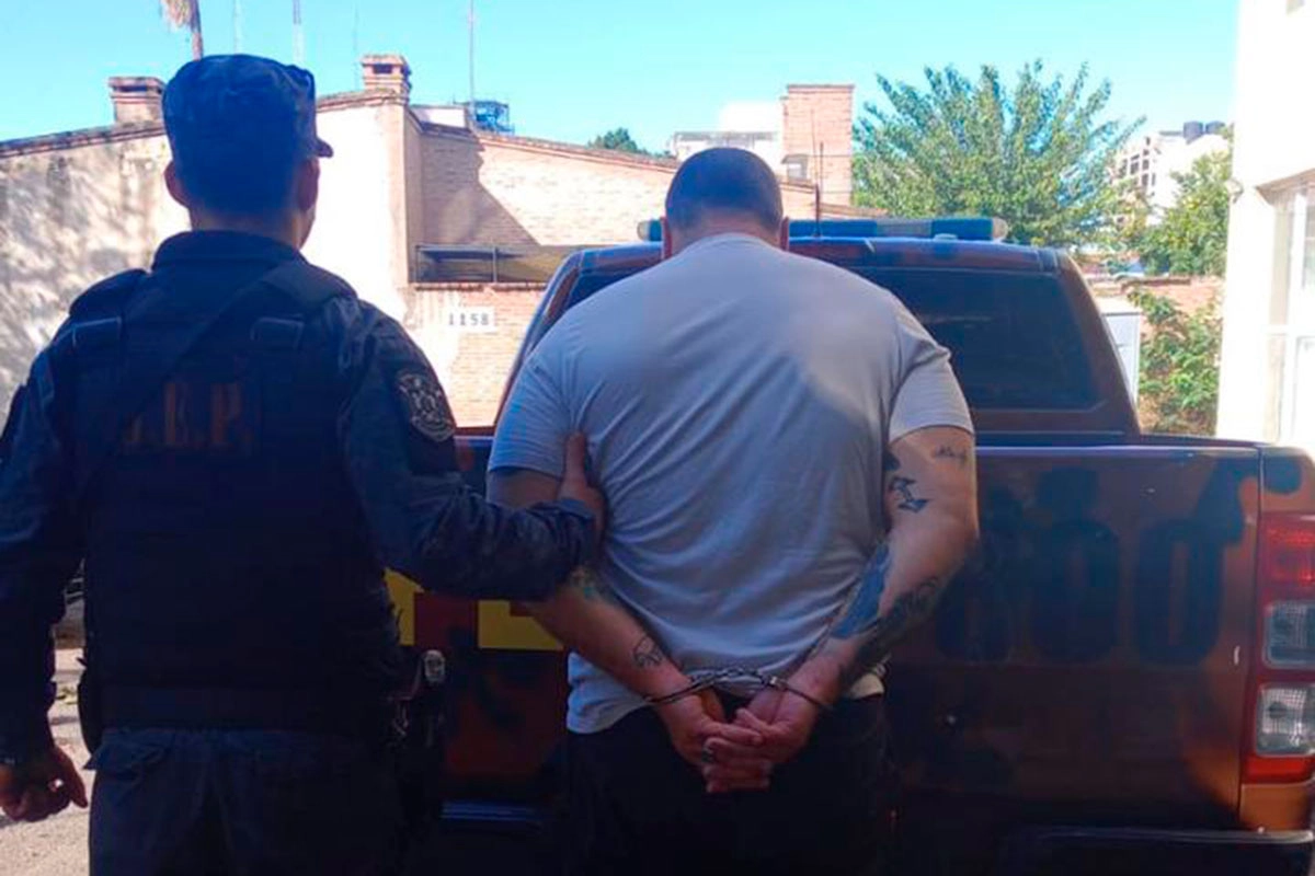 Uno de los detenidos. Uno de los detenidos.