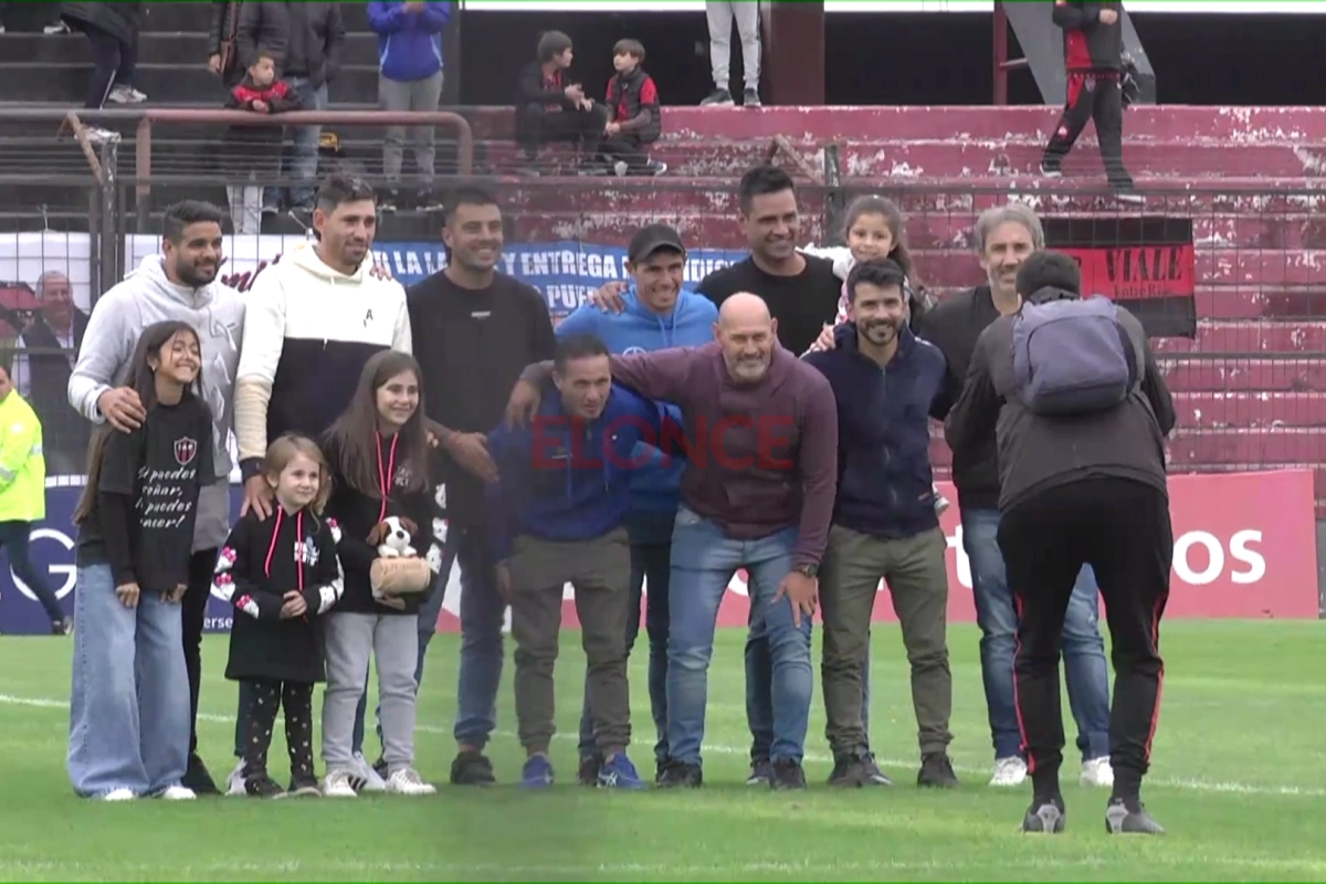 Las leyendas del club que ascendieron al club de Patronato. Las leyendas del club que ascendieron al club de Patronato.