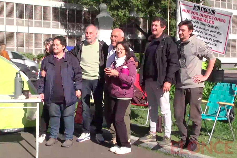 En defensa del IOSPER, un grupo de afiliados sostiene una huelga de hambre en Paraná (foto Elonce)