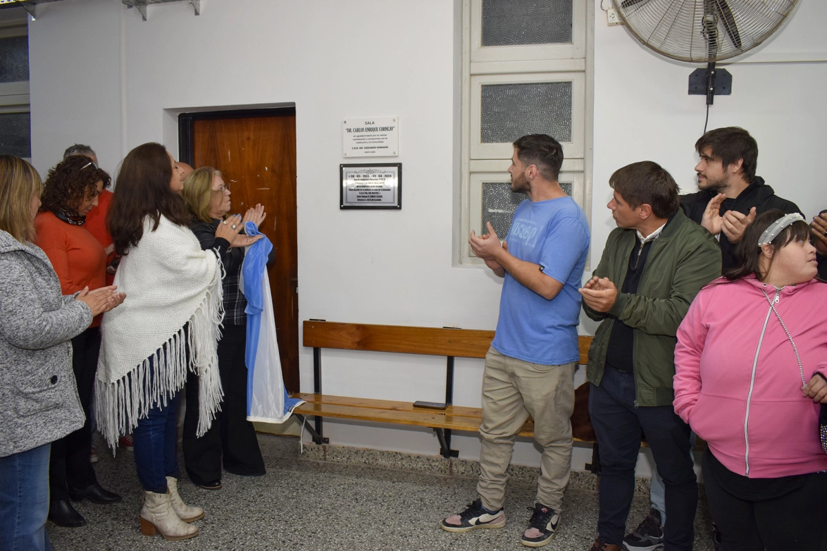 El Centro Regional de Referencia Domagk de Paraná homenajeó al doctor Carlos Enrique Cornejo El Centro Regional de Referencia Domagk de Paraná homenajeó al doctor Carlos Enrique Cornejo