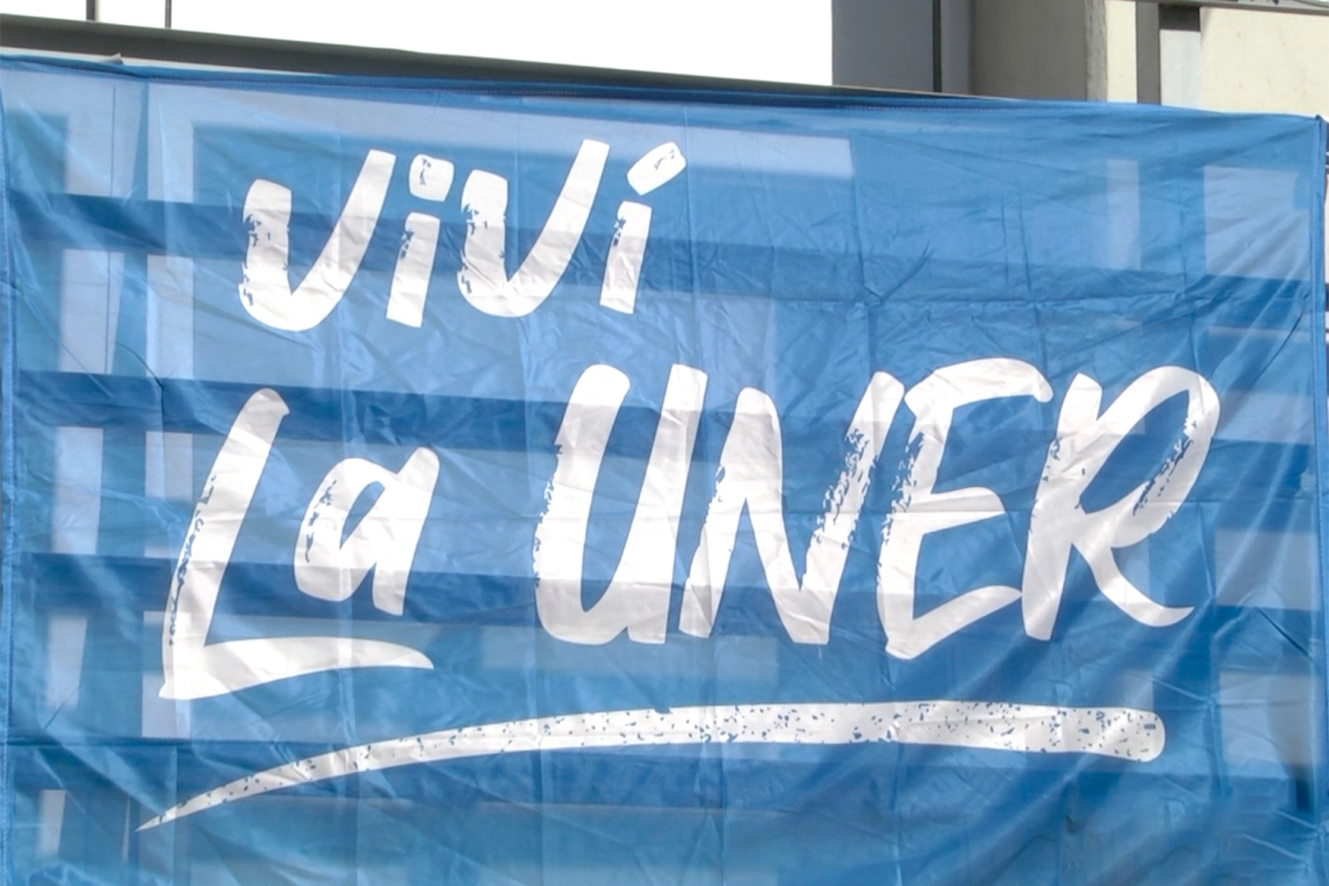 Feria Viví la UNER