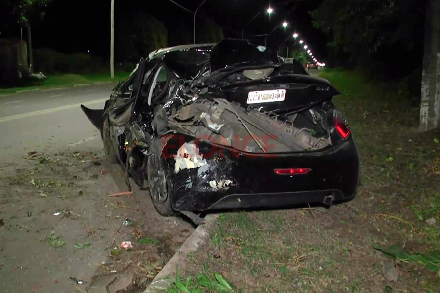 Grave accidente en barrio Los Robles de Paraná (foto Elonce)