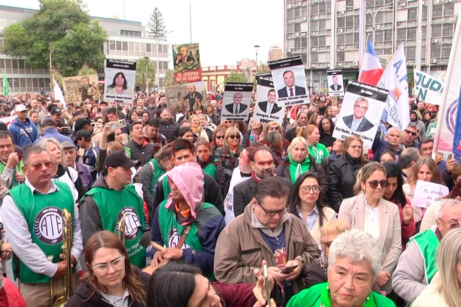 La Intersindical se movilizó en Paraná en rechazo al reemplazo de IOSPER por OSER (foto Elonce).