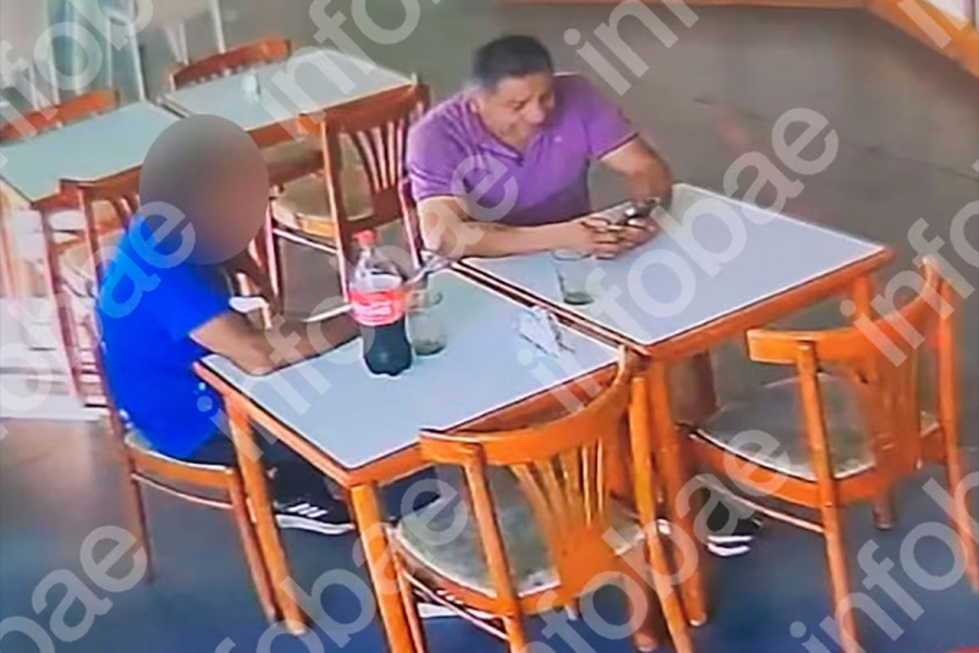 González en una estación de servicio cercana al galpón donde se halló la droga. (Infobae)