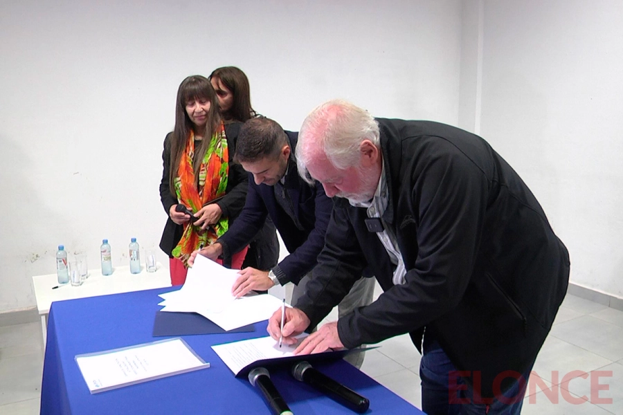 Firma de convenio entre el Ministerio de Salud de Entre Ríos y el sindicato UPCN (foto Elonce)