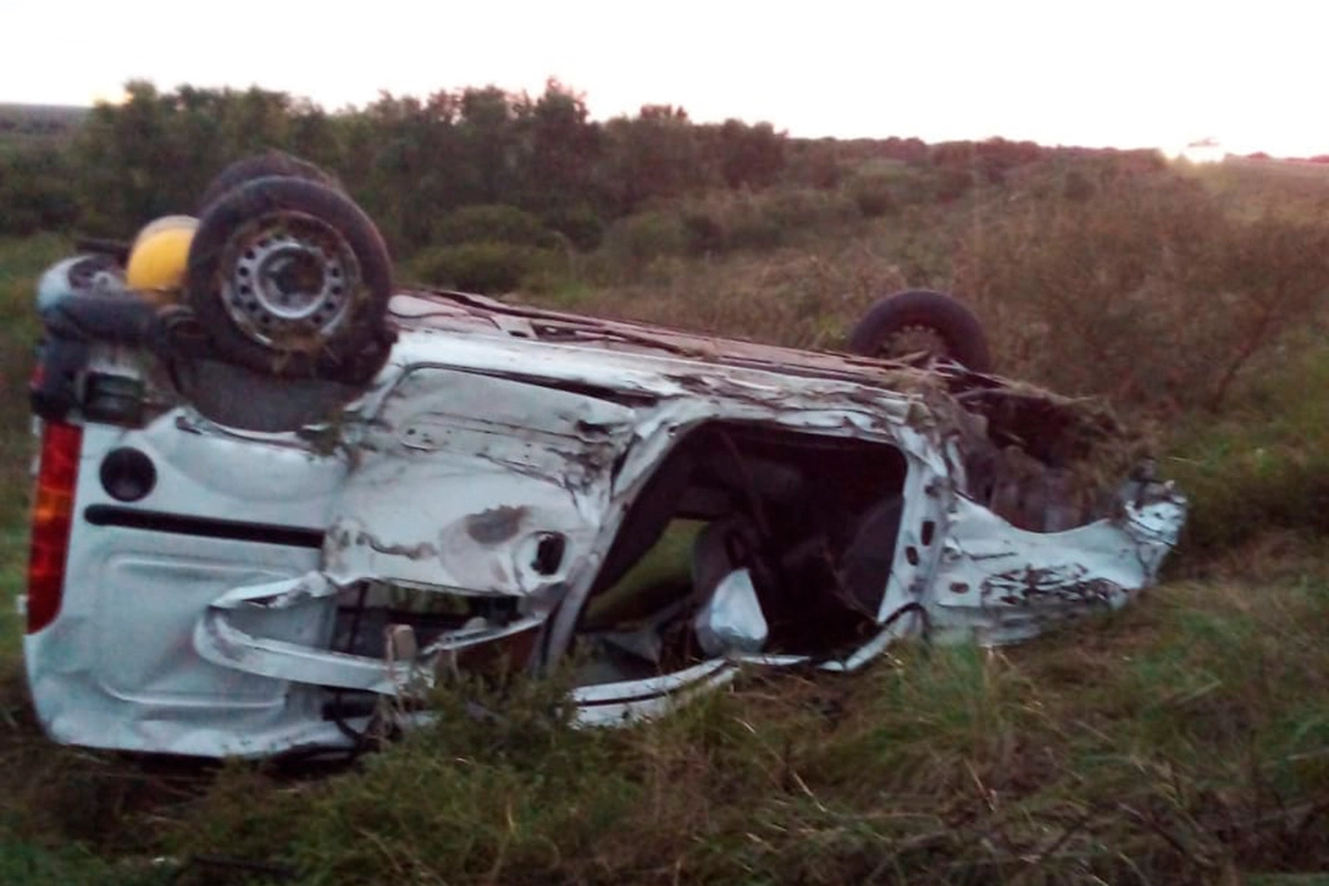 Choque y vuelco sobre Ruta 174, en Victoria Choque y vuelco sobre Ruta 174, en Victoria
