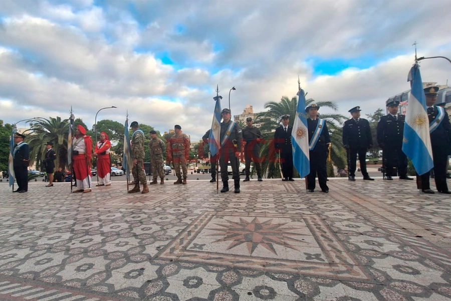Acto en Plaza 1&ordm; de Mayo. Elonce