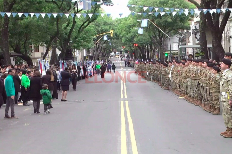 Paran&aacute; vivi&oacute; con entusiasmo y participaci&oacute;n el desfile por la Revoluci&oacute;n de Mayo