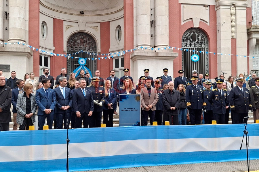 Paran&aacute; vivi&oacute; con entusiasmo y participaci&oacute;n el desfile por la Revoluci&oacute;n de Mayo