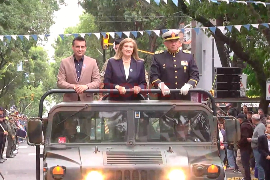 Paran&aacute; vivi&oacute; con entusiasmo y participaci&oacute;n el desfile por la Revoluci&oacute;n de Mayo