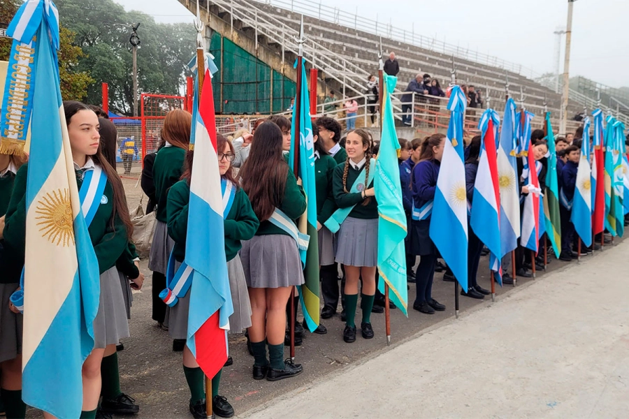 El desfile del 25 de Mayo en Gualeguaych&uacute; deslumbra con color, tradici&oacute;n y peric&oacute;n
