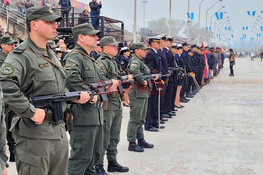 El desfile del 25 de Mayo en Gualeguaych&uacute; deslumbra con color, tradici&oacute;n y peric&oacute;n