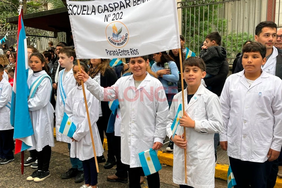 El orgullo patrio se reflej&oacute; en el desfile c&iacute;vico-militar del 25 de Mayo en Paran&aacute;