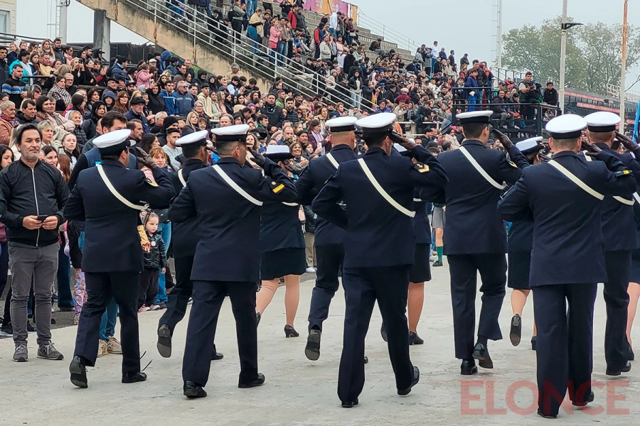 El desfile del 25 de Mayo en Gualeguaych&uacute; deslumbra con color, tradici&oacute;n y peric&oacute;n