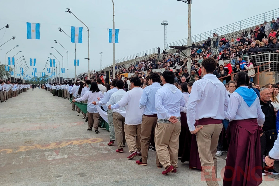M&aacute;s de 2.000 bailarines y el peric&oacute;n m&aacute;s grande del pa&iacute;s