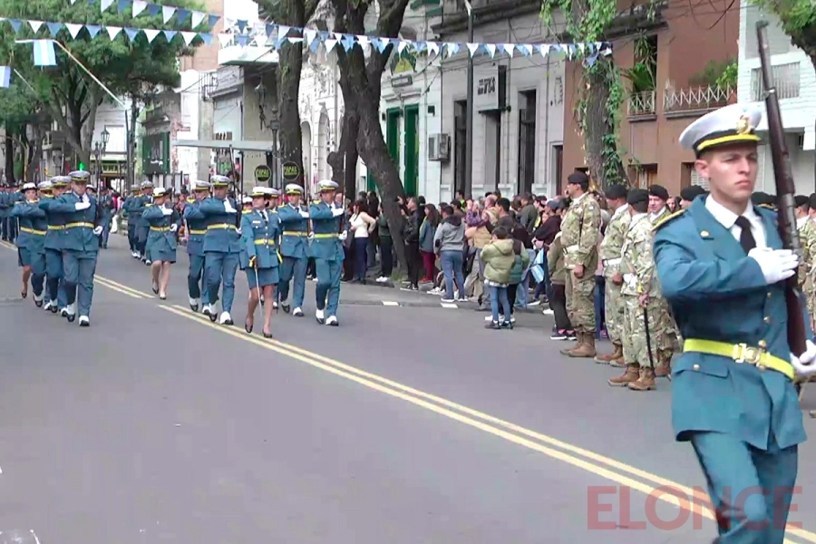 Desfile por el 25 de Mayo. Elonce