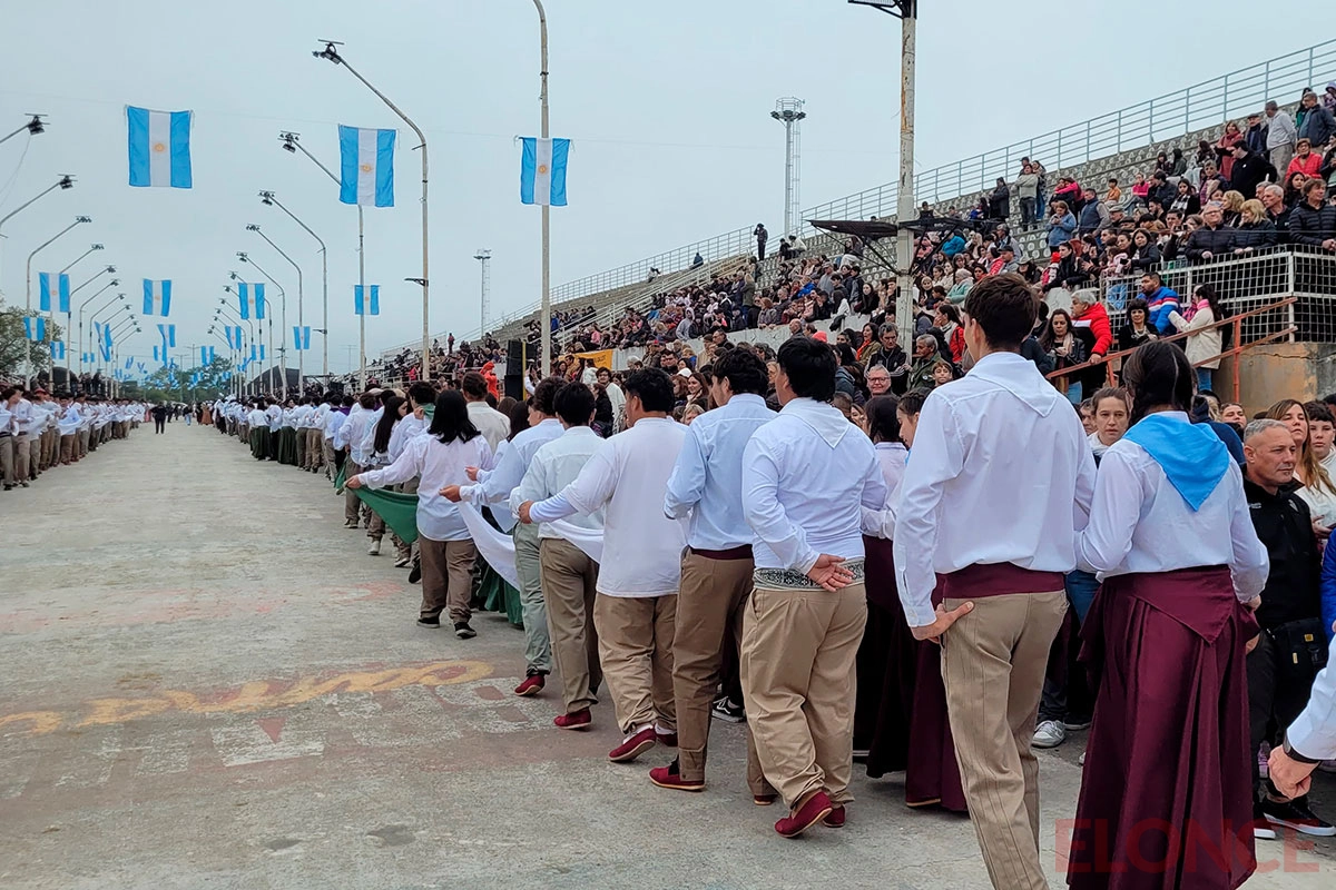 Gualeguaychú honró la Revolución de Mayo con un gran desfile y más de 2 ...