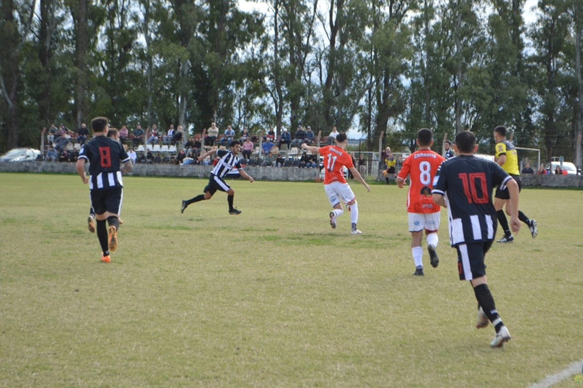 Cañadita pasó con goleada en Seguí.