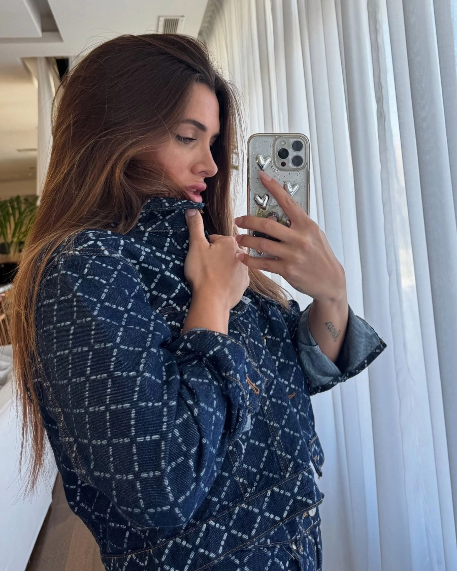 Camila Homsy su look a rombos. Instagram