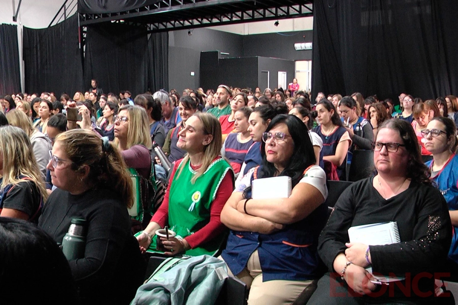 Capacitaci&oacute;n para maestras jardineras en Paran&aacute; (foto Elonce)